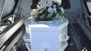 Mulher-mãe viva cremação