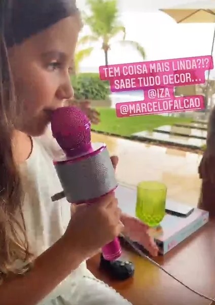 Story Deborah Secco