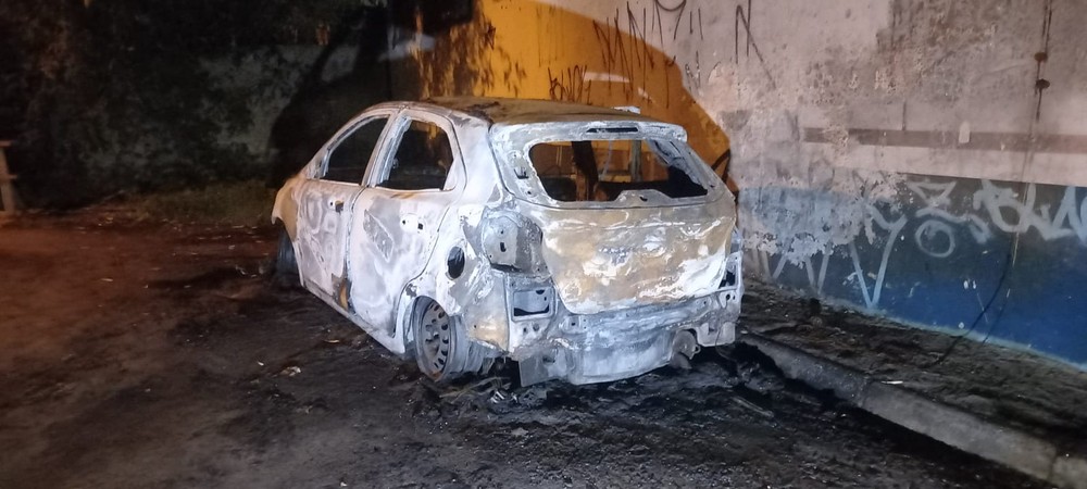 Carro incendiado - Curitiba