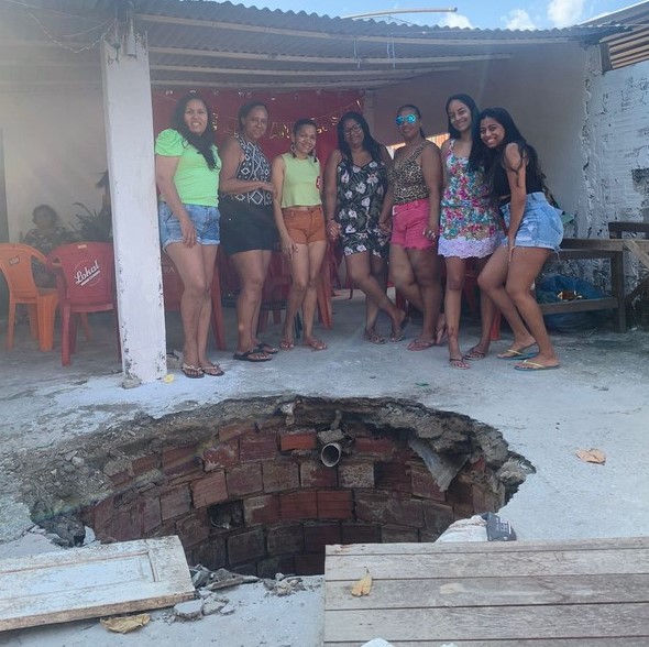 Mulheres caíram fossa - Bahia