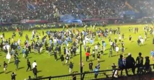 Confusão estádio - Indonésia