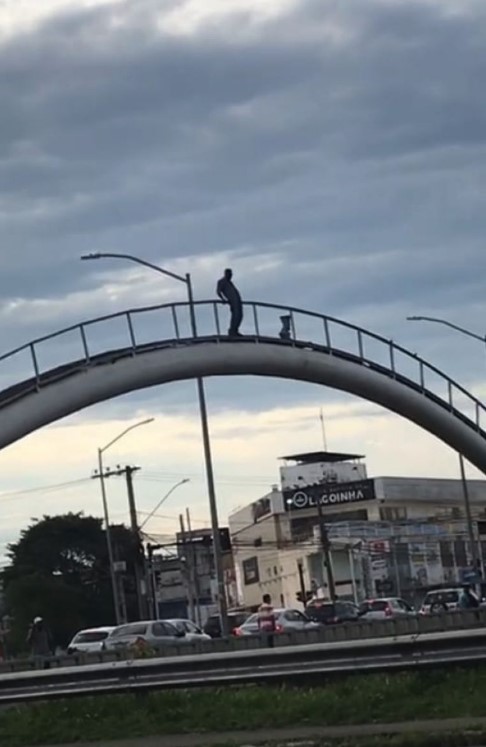 Homem bolsonarista - ponte