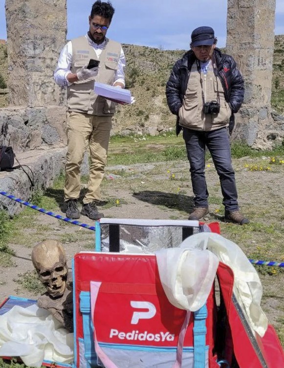 Múmia - entregador peruano