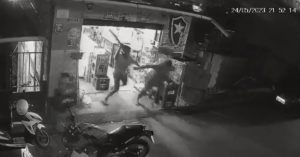 Homem ataque espada - Manaus katana
