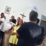 Padre expulsa padrinho batismo