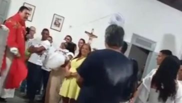 Padre expulsa padrinho batismo