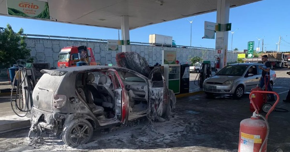 como carro ficou - pegou fogo