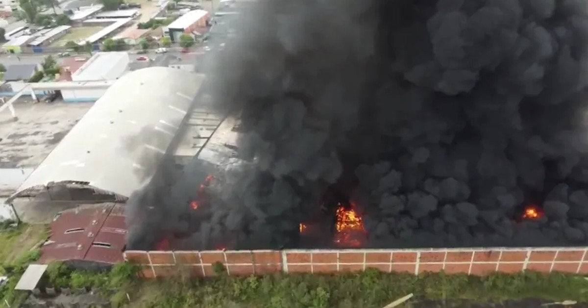 incêndio depósito embalagens - Canoas